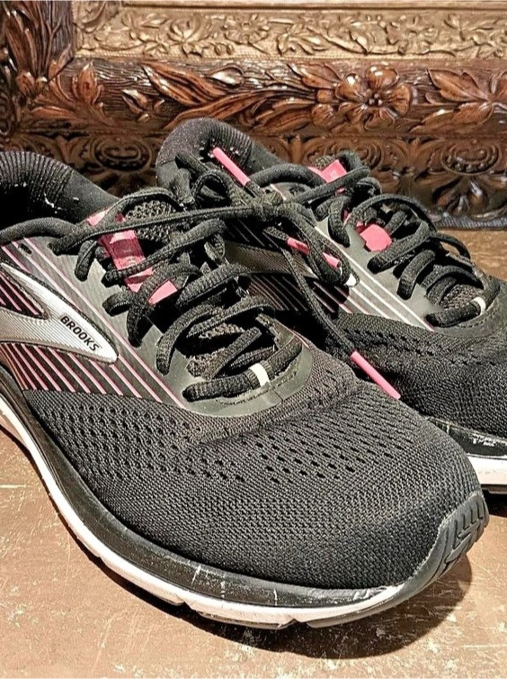 Brooks Striped Shoes Black & Pink US 8.5